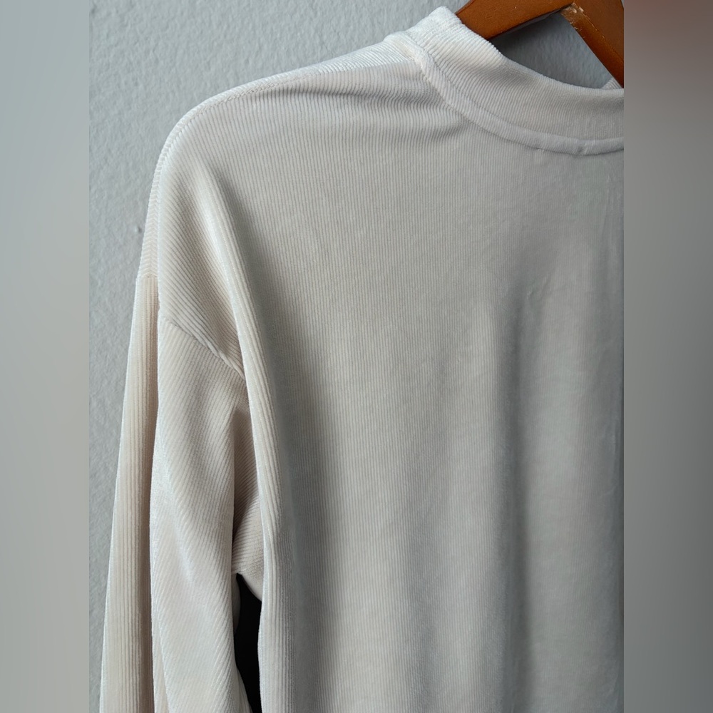 Le Lis Super Soft Cropped Ribbed Knit Crewneck Sweater Top Cream Women’s Medium - Picture 5 of 8